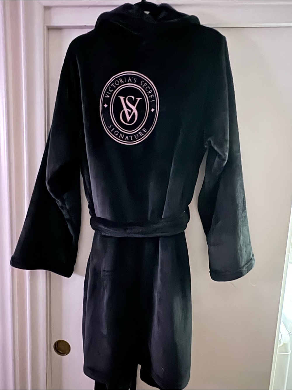Victoria's Secret Signature Black Plush Robe xxl and VS slippers size large